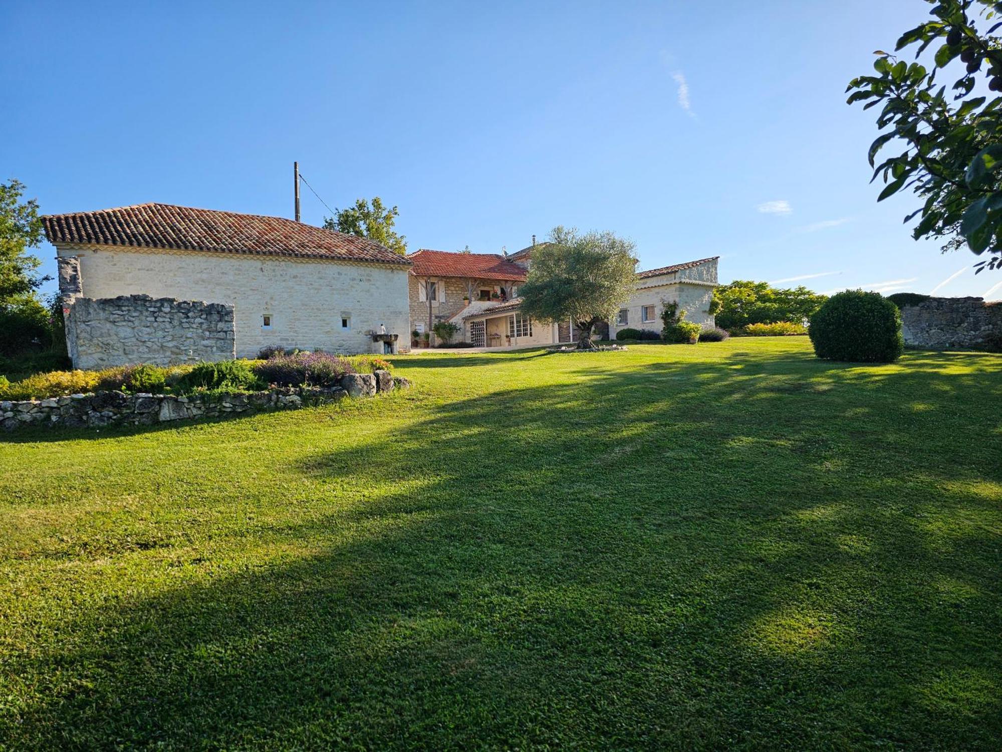 Le Gite Du Souffle Des Anges Sauveterre  Exterior photo